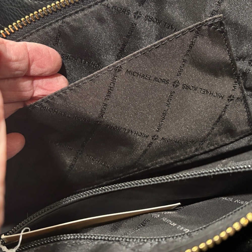 Michael Kors Black ARLO Pebbled Leather Hobo Bag with Gold Details NWT & DustBag - Picture 6 of 13